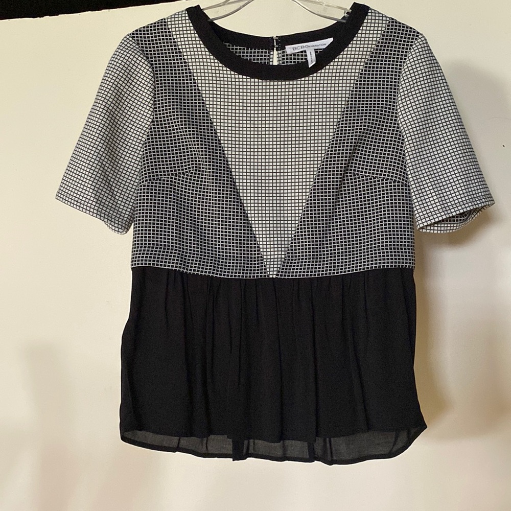 BCBGgeneration short sleeve black and white top with flowy bottom. Size XS.